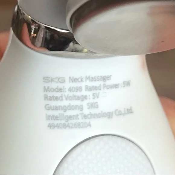 Relaxing Neck Massager in White - Picture 7 of 7